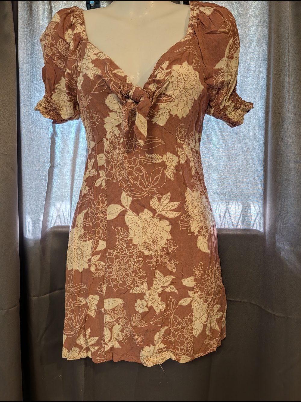 Mimi Chica Mauve Floral Tie-Front Puff Sleeve Mini Dress